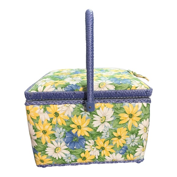 Vintage Printed Sewing Basket Floral Design - Picture 3 of 6